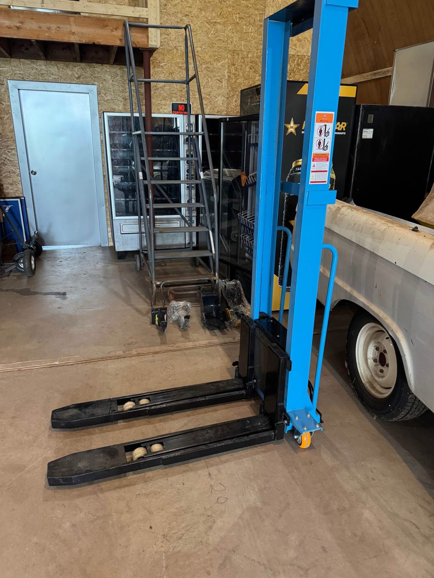 Self Loading/Raising Forklift