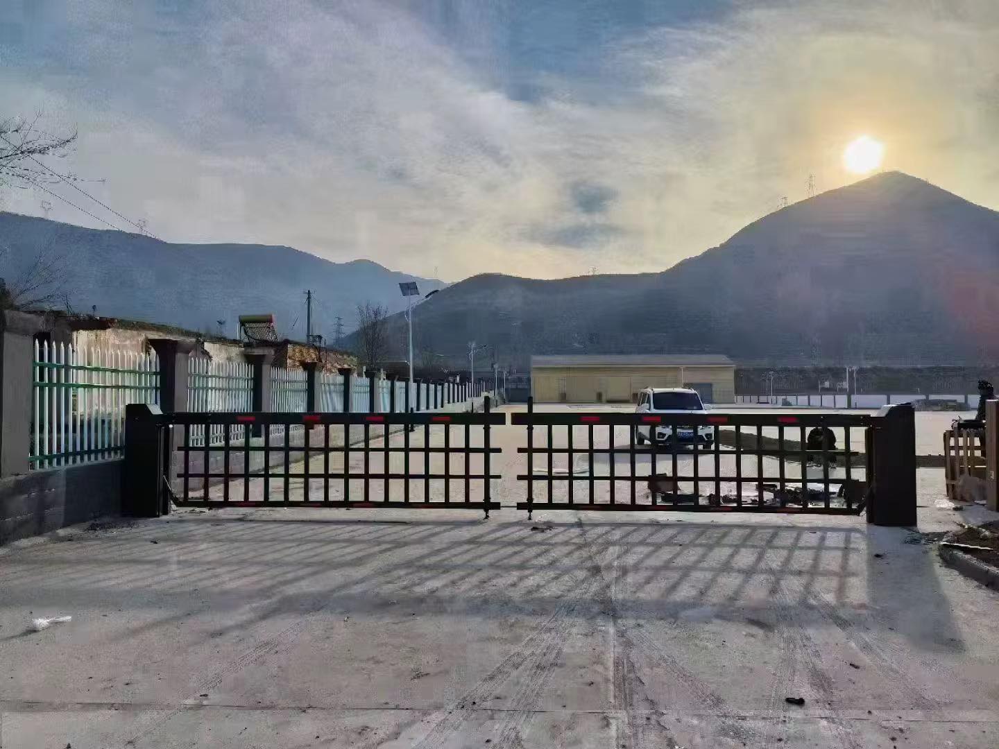 Remote Control Parachuting Gate